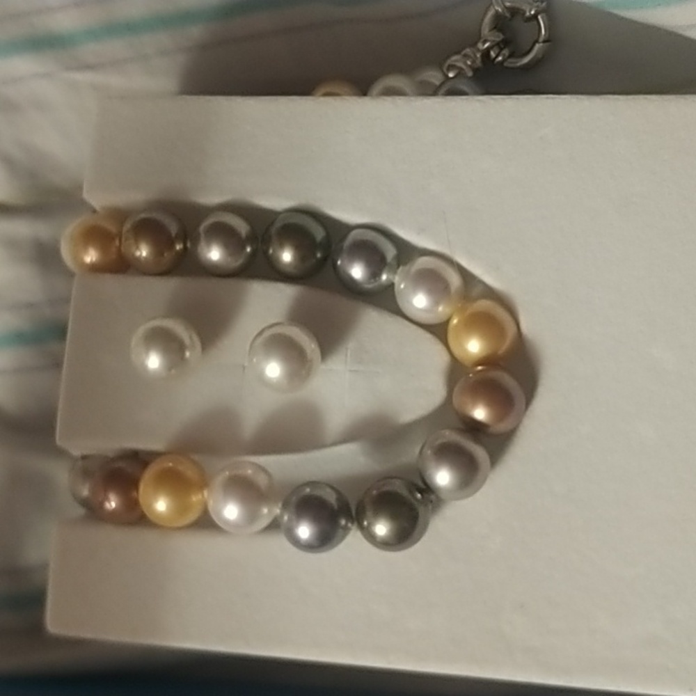 Majorica pearl necklace 8mm 18'inches long. Pearls from majorica spain.